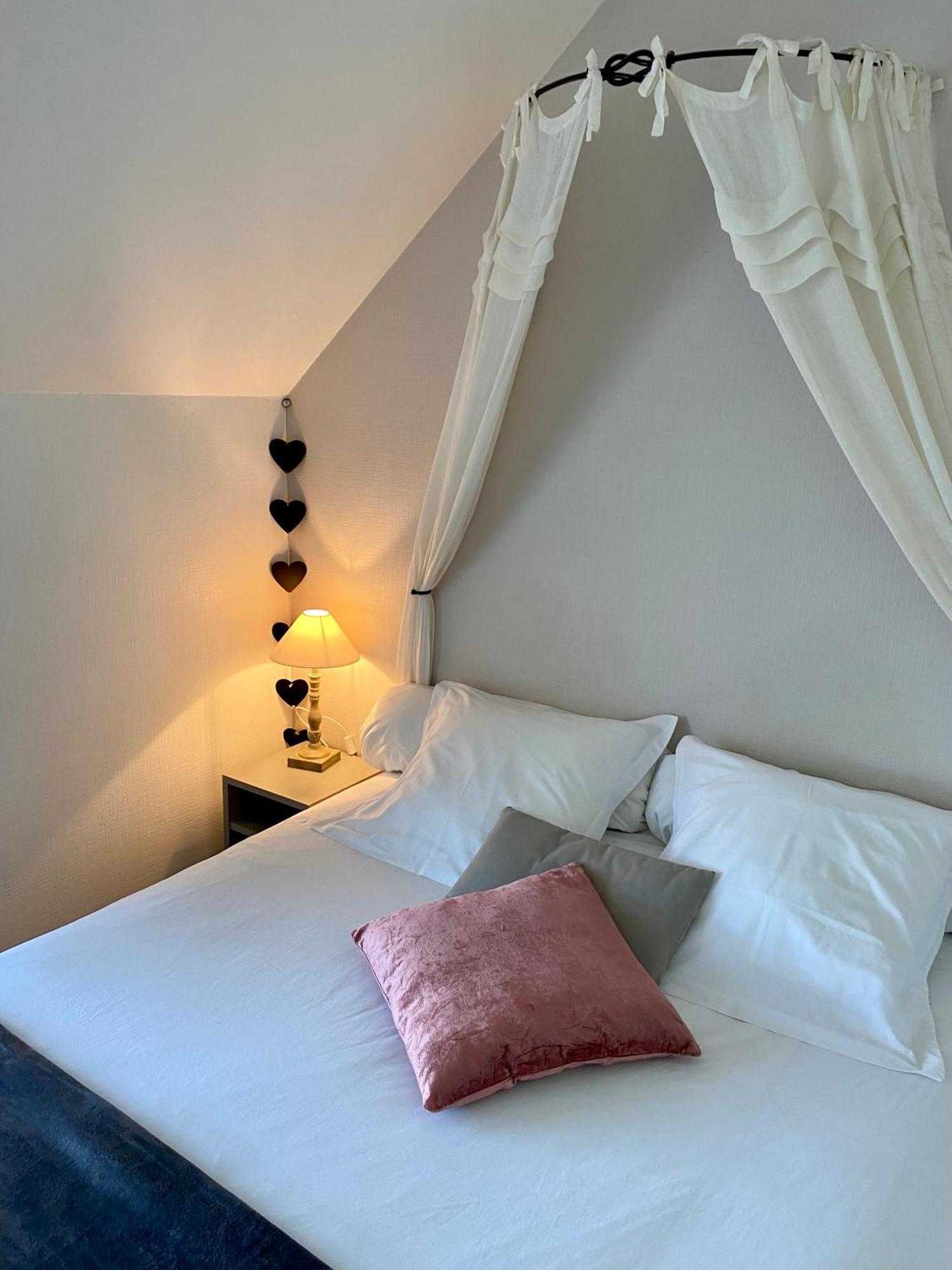 Le Relais De La Hardiesse 6Km Mont St Michel - Chambres Doubles - Suite Spa Privatif Courtils Eksteriør billede