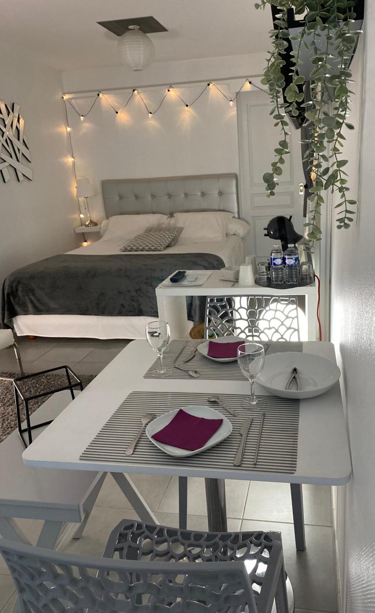 Le Relais De La Hardiesse 6Km Mont St Michel - Chambres Doubles - Suite Spa Privatif Courtils Eksteriør billede