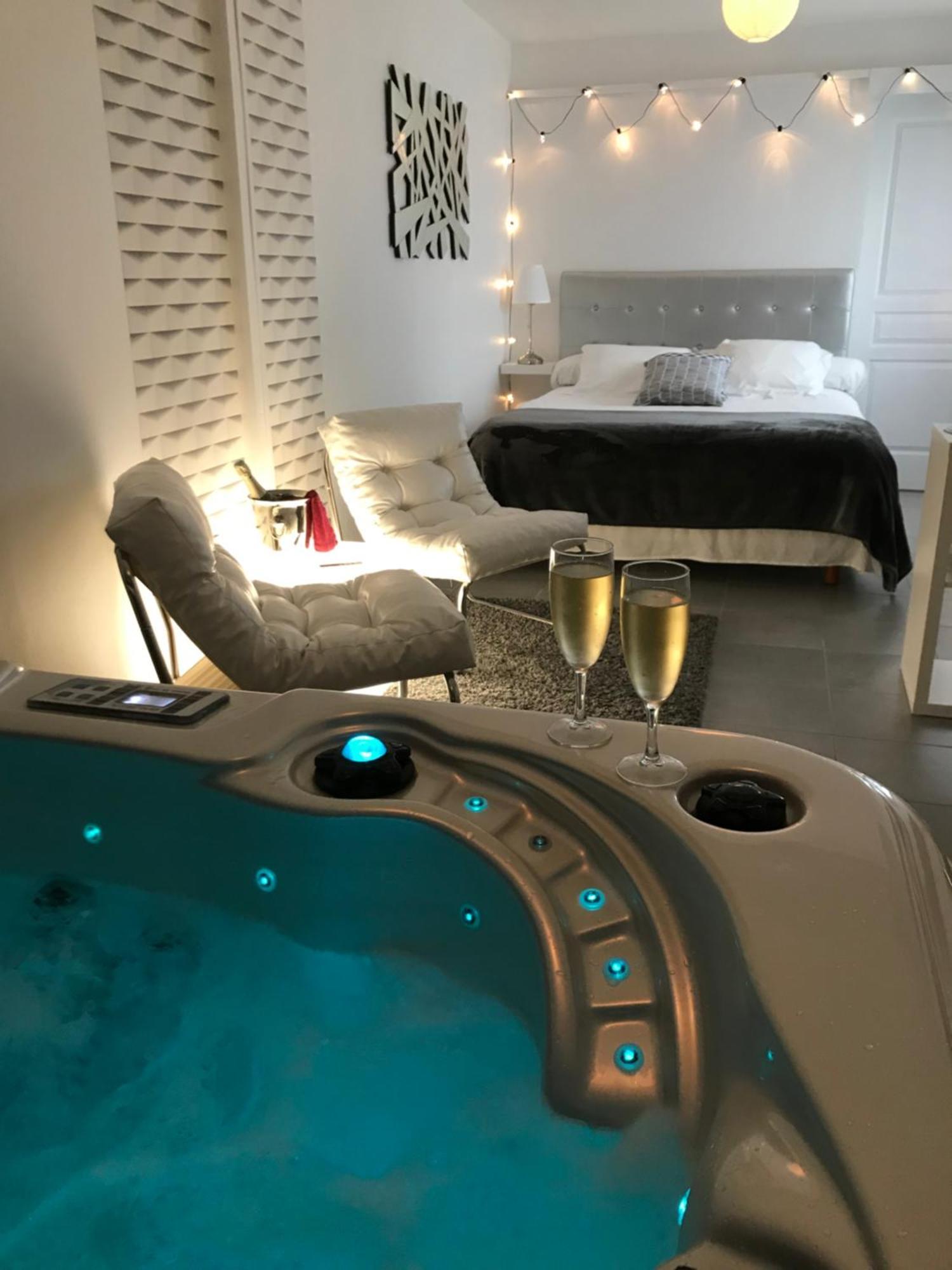 Le Relais De La Hardiesse 6Km Mont St Michel - Chambres Doubles - Suite Spa Privatif Courtils Eksteriør billede