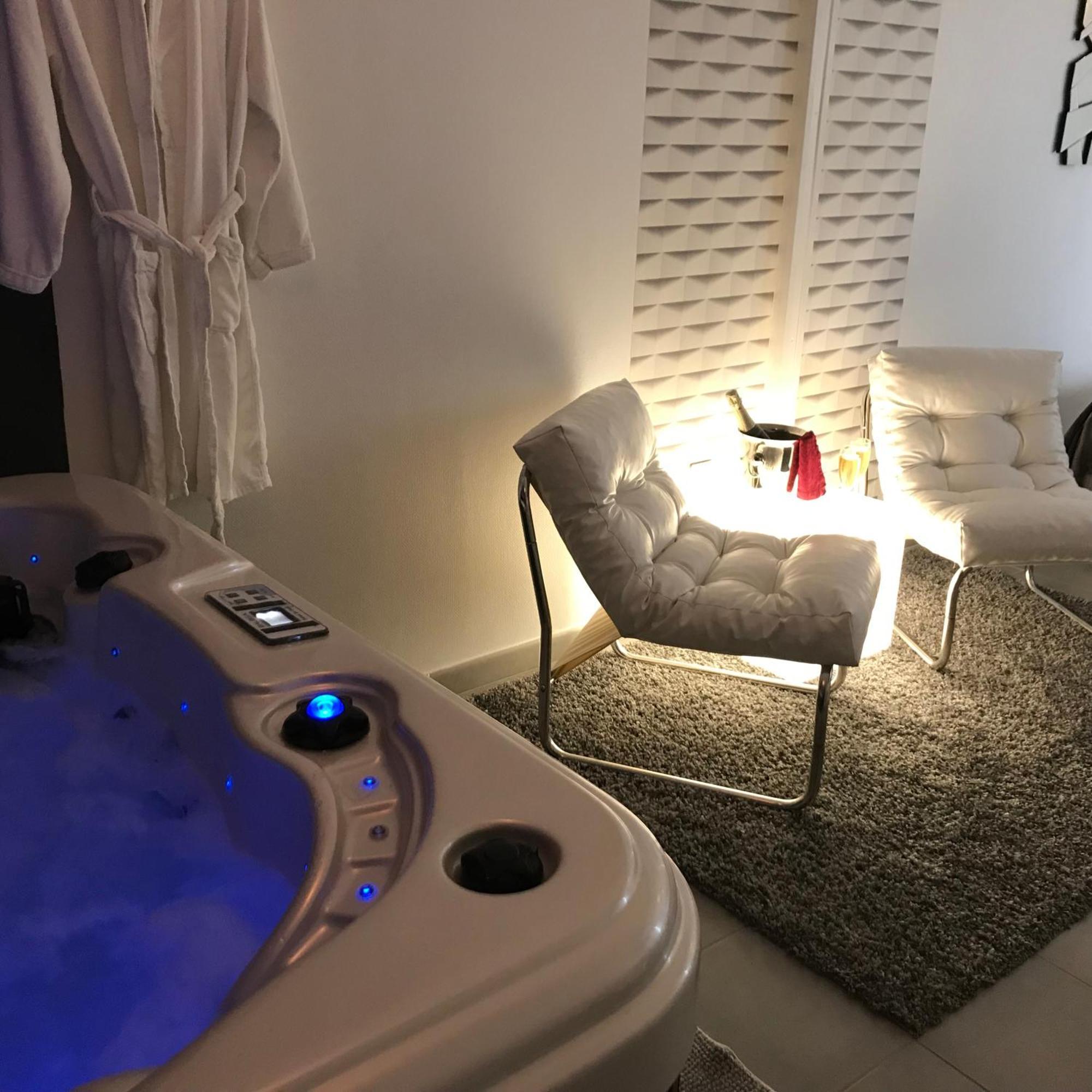 Le Relais De La Hardiesse 6Km Mont St Michel - Chambres Doubles - Suite Spa Privatif Courtils Værelse billede